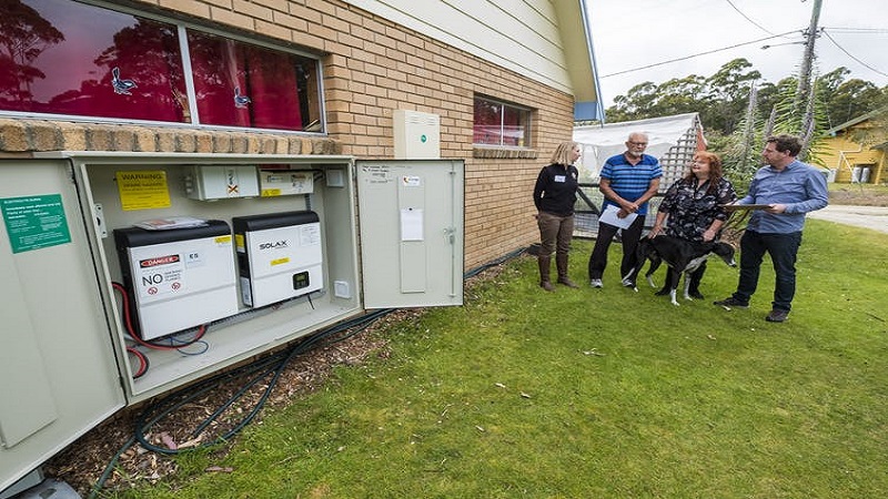 Researchers talk to Bruny Islanders who have signed up to an experimental new method of managing energy. Image: Chris Crerar